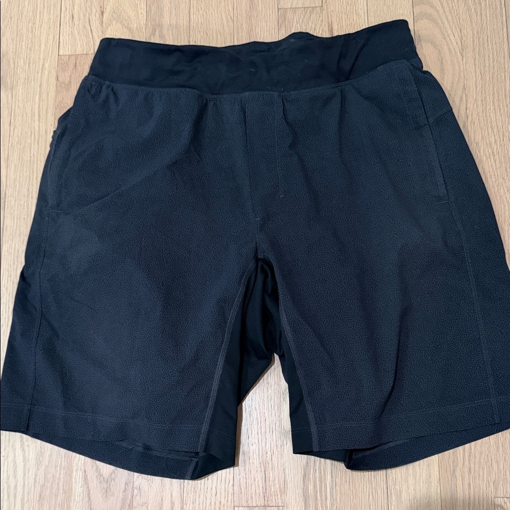 Lululemon Men’s Large Black Athletic Shorts